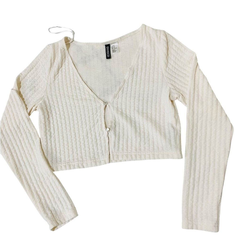 H&M Off-White Ribbed V-Neck Button Up Cropped Sweater Long Sleeved Top